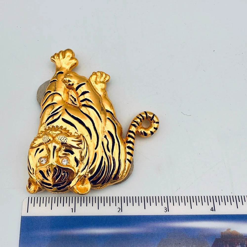 Vintage Gold Tiger Belt Buckle Signed “Ni © 95” Bold Statement Accessory